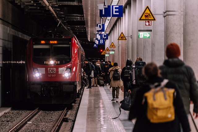 Rail Workers’ Heroic Act: Stop Train to Rescue Three-Year-Old from Tracks