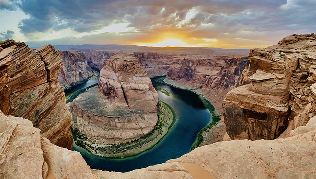 Discover the Wonders of the Grand Canyon and Hoover Dam with a Las Vegas Day Tour Including Skywalk Option and Lunch