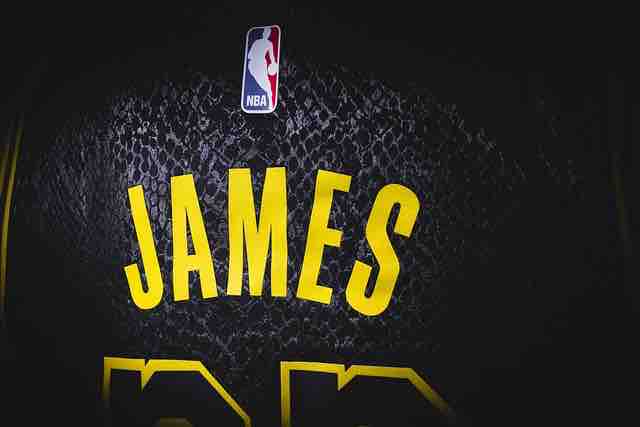 Small Stage, Big Stars: Stephen Curry and LeBron James Shine with Lesser Teams