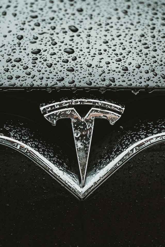 Tesla’s Soaring Rally Sparks Caution and Downgrades on Wall Street