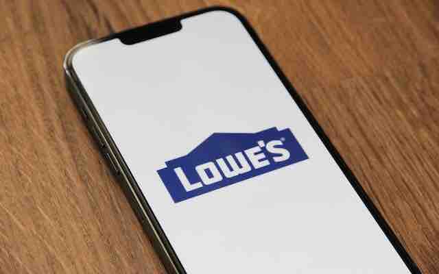 Lowe’s Holds Fast to Full-Year Forecast Amid Spring Project Surge