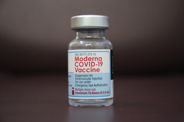 Moderna Forecasts Up to $4 Billion in 2023 Sales from Private Market for COVID Shots