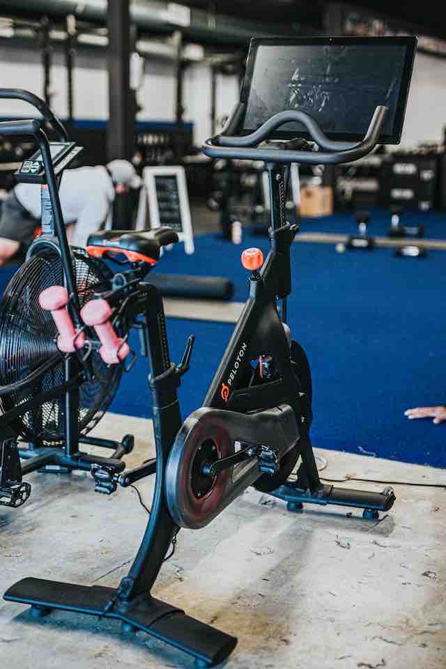 Peloton’s Shares Plunge 23% Amid Loss, Bike Recall, and Seasonal Shifts