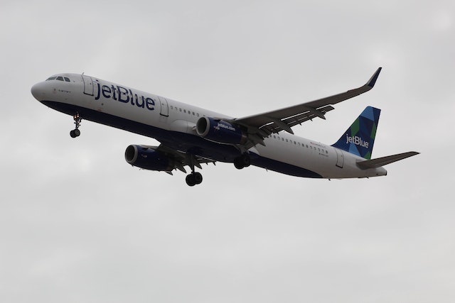 Soar into Savings: Unmissable End-of-Summer Sales by JetBlue, Breeze, Frontier, and Play