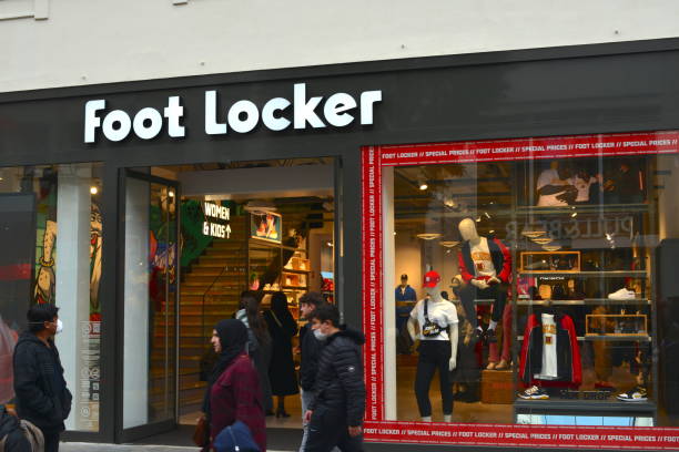 Foot Locker Shares Plunge 30% Amid Guidance Cut and Consumer Softness